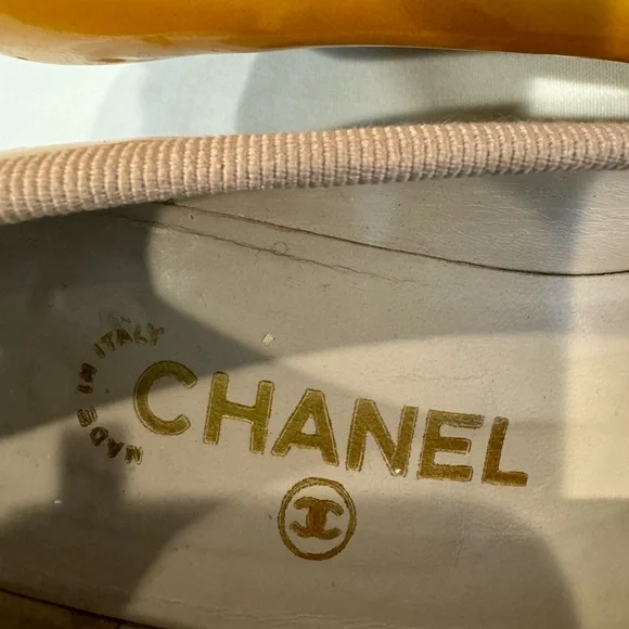 Authentic CHANEL shoes with box - Picture 5 of 10
